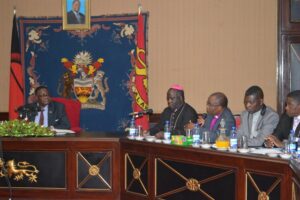 President Peter Mutharika in a discussion with the different religious leaders led byArch Bishop Thomas Msusa at Kamuzu Palace (C) Stanley Makut i- mana (5)