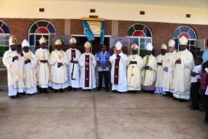 vice-president-posses-with-the-cardinal-and-all-the-bishops-present-at-the-function